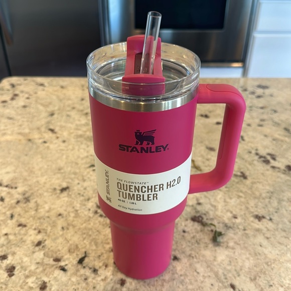 BNWT Stanley Fuchsia 40oz swapped lid and straw - Picture 1 of 3